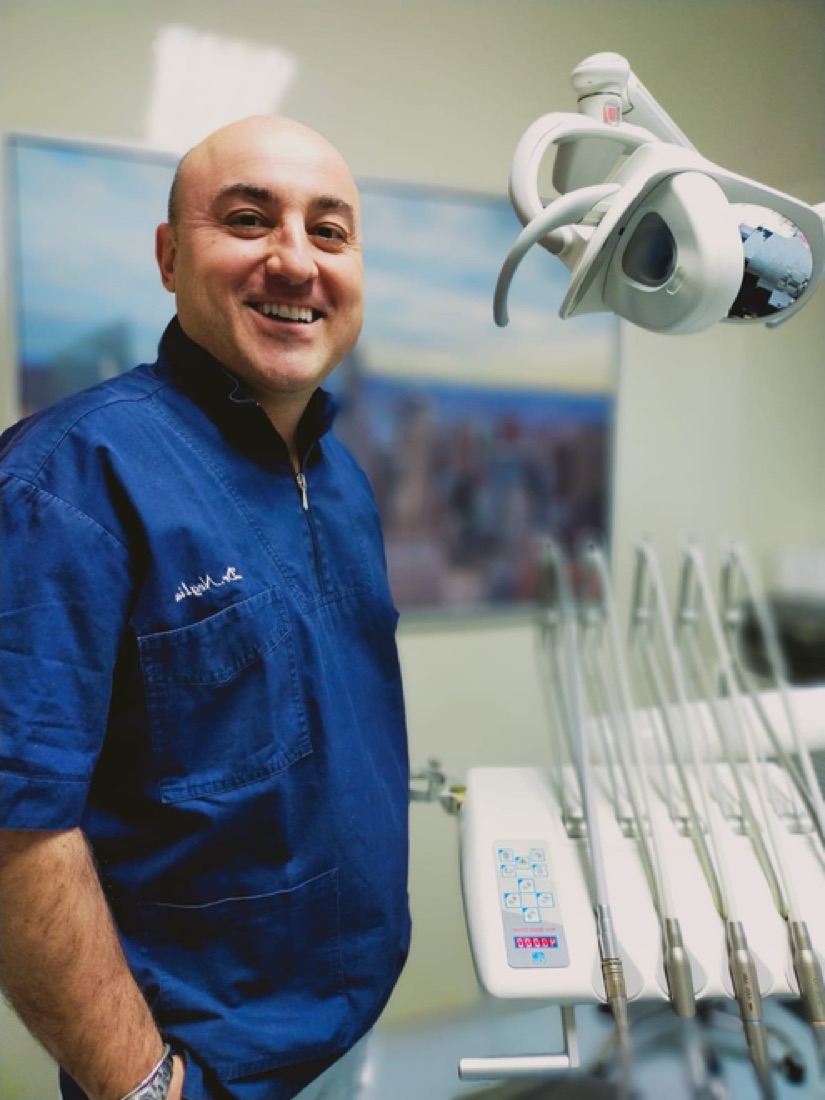 Dr. Alessandro Neglia, direttore sanitario, in studio
